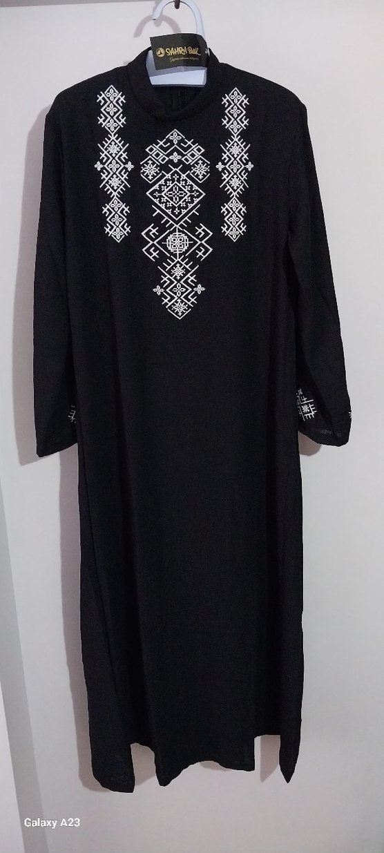 Nakışlı keten tesettür elbise. - Görsel 2