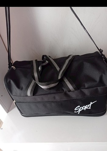 Siyah Fermuarlı Erkek Spor Çantası