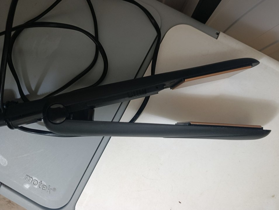 Siyah Saç Düzleştirici - Görsel 2