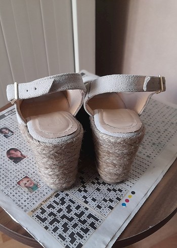 37 Beden Bej Süet Kadın Dolgu Topuklu Sandalet