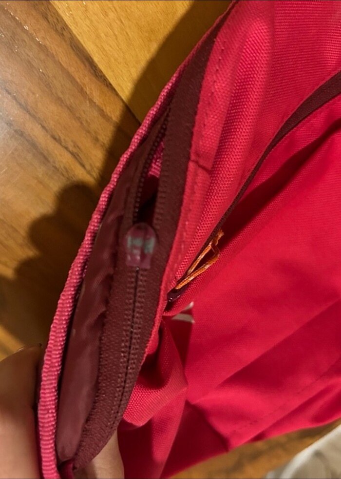 Kırmızı Fermuarlı Spor Sırt Çantası - Görsel 2