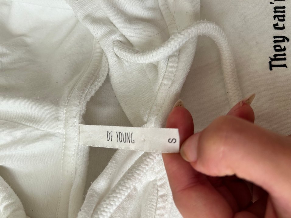 Kapüşonlu Beyaz Baskılı Kadın Sweatshirt - Görsel 4