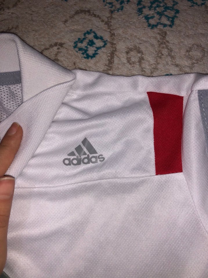 Beyaz Düğmeli Kısa Kollu Polo Tişört - Görsel 2