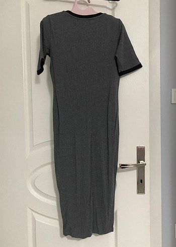 Gri Kısa Kollu Hamile Elbisesi, Uzun ve Vücuda Oturan - Görsel 2