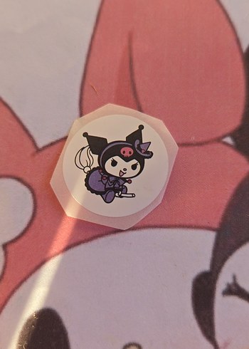 3 adet sanrio karakterli sticker. yanında +1 sticker hediye