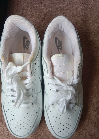 Nike Beyaz Bağcıklı Spor Ayakkabı