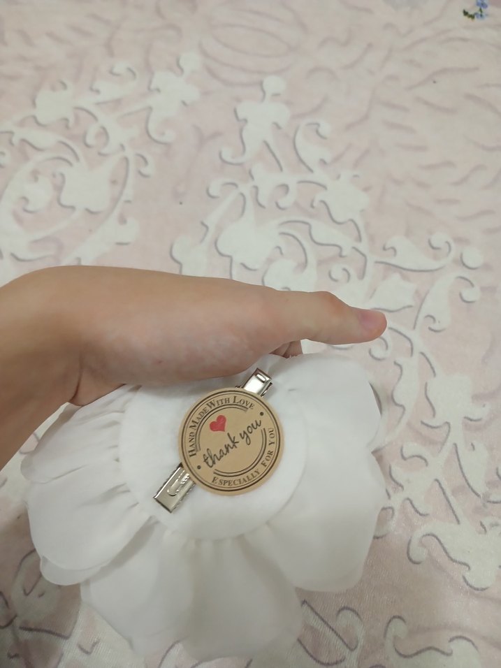 Beyaz Fırfırlı Çiçek Saç Tokası - Görsel 2