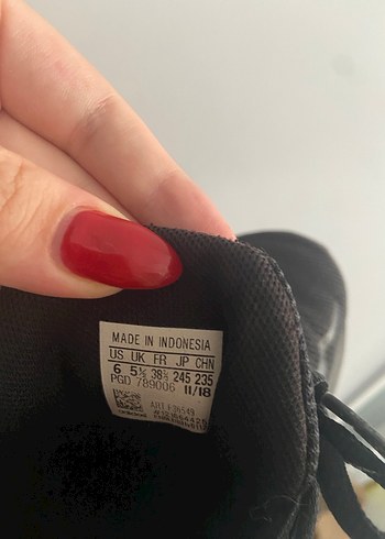 38,5 Beden siyah Renk Siyah Adidas Kadın Spor Ayakkabı Bağcıklı