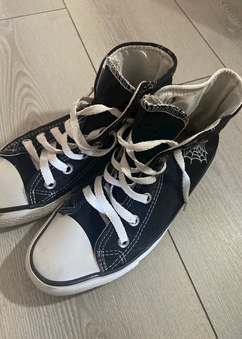 Converse Beyaz Örümcek Ağı Nakışlı Kadın Spor Ayakkabı