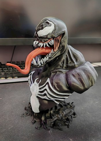 Venom Figürü