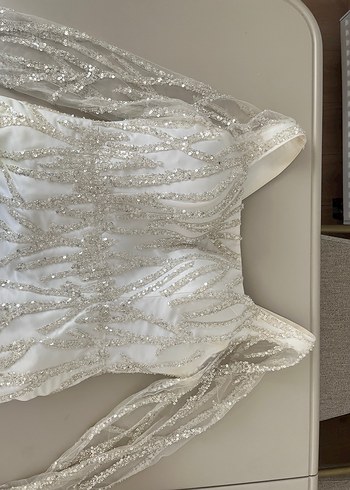 Parlak Beyaz Kayık Yaka Denizkızı Gelinlik - Görsel 4