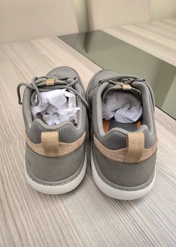 Clarks Gri Erkek Spor Ayakkabı Bağcıkları - Görsel 3