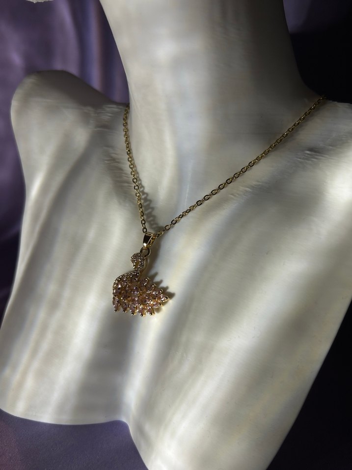 Zincir Detaylı kuğu Desenli Altın Kolye - Görsel 2