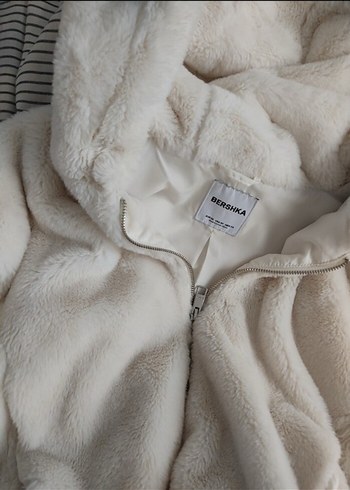 Bershka Kapüşonlu Beyaz Peluş Kadın Kış Ceketi