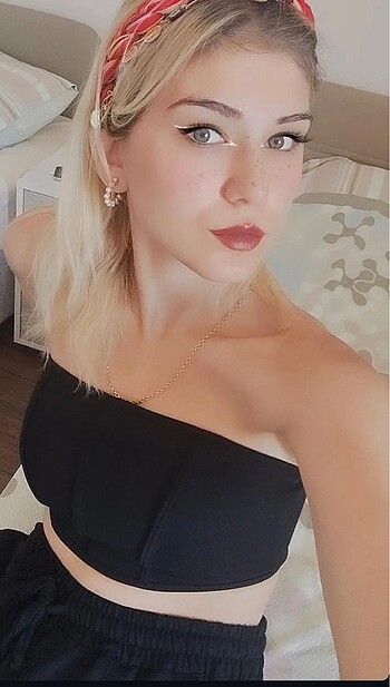 Diğer Arkası Fermuarlı Siyah Crop Bluz
