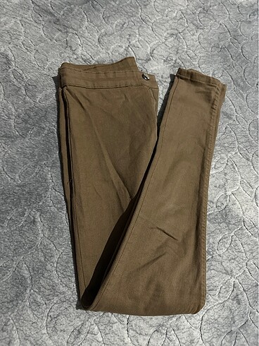 Krem renkli dar paçalı pantolon