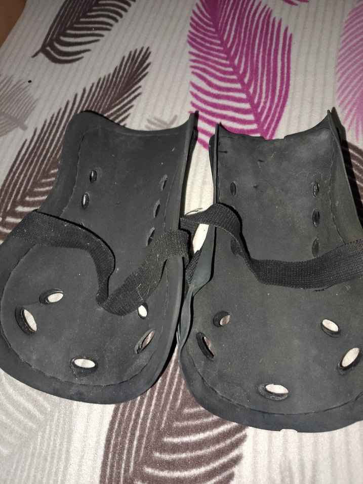 Siyah futbol Diz Koruyucu - Görsel 2