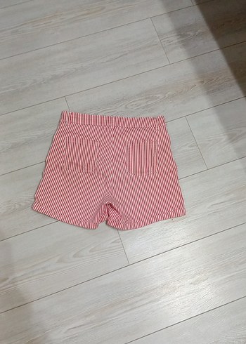 Düğmeli Kırmızı Çizgili Mini Şort - Görsel 3