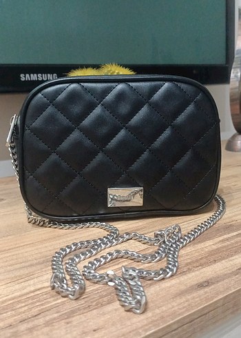 orjinal Bershka Zincir Detaylı Siyah Deri Kadın Çanta