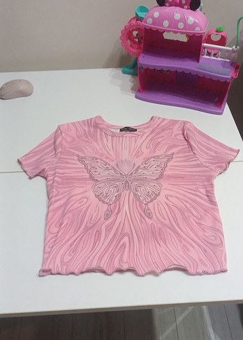 Bershka marka kelebek baskılı bayan tişört