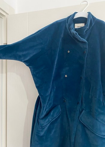 Düğmeli Mavi Süet Midi kadın Kabanı - Görsel 3