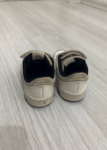 Gri Bantlı Beyaz Erkek Çocuk Spor Ayakkabı - Görsel 2