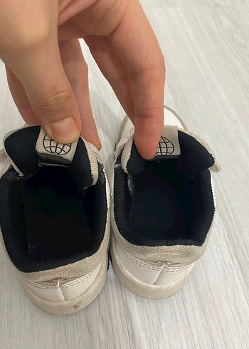 Gri Bantlı Beyaz Erkek Çocuk Spor Ayakkabı - Görsel 3