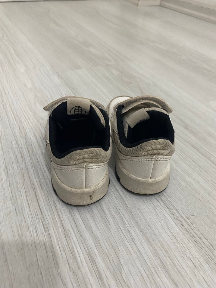 Gri Bantlı Beyaz Erkek Çocuk Spor Ayakkabı - Görsel 2