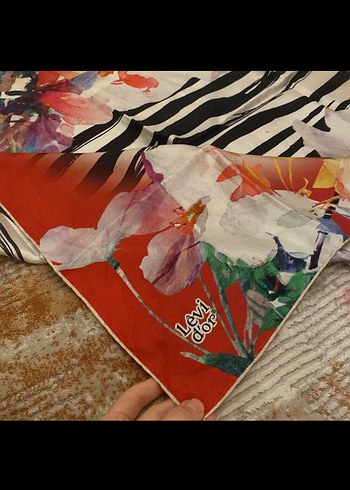 Levi dor ipek eşarp - Görsel 2