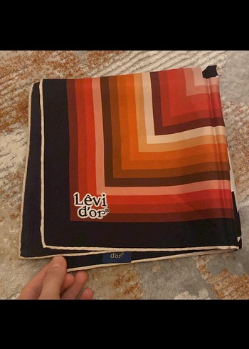 Levi dor marka ipek Kadın eşarp - Görsel 3