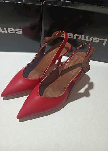 Kırmızı Tokalı Stiletto Topuklu Kadın Ayakkabı