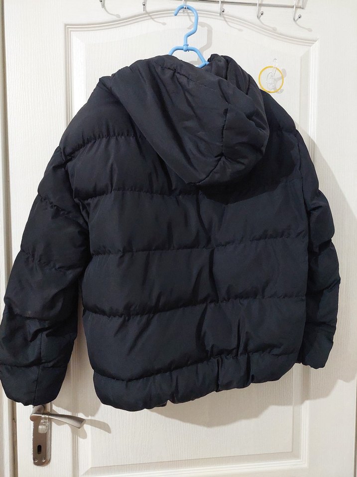 Siyah Kapüşonlu Kadın Kış Montu - Görsel 2