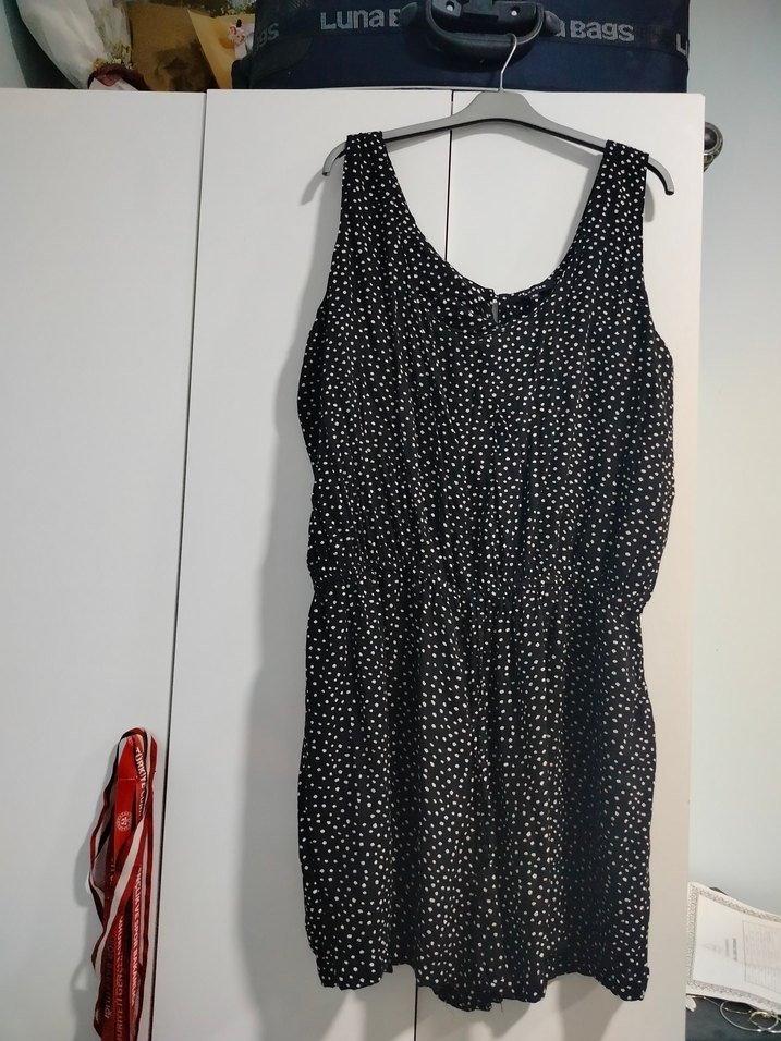 Kadın Siyah Puantiyeli Kolsuz Tulum - Görsel 2