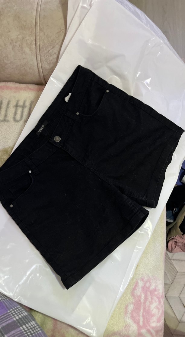 Siyah Düz Kesim Mini şort - Görsel 3