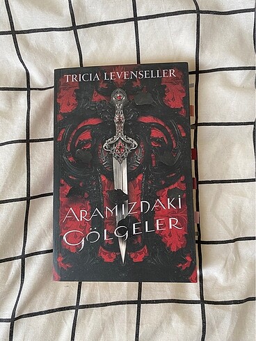 ARAMIZDAKİ GÖLGELER