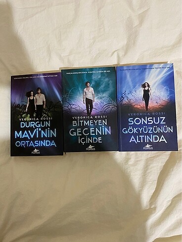 DURGUN MAVİNİN ORTASINDA BİTMEYEN GECENİN İÇİNDE SONSUZ GÖKYÜZÜ 