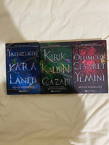 YALNIZLIĞIN KARA LANETİ SERİSİ