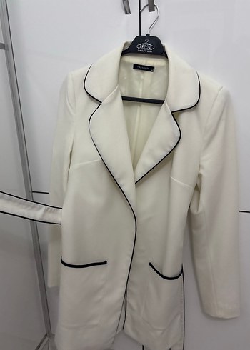 Düğmeli Beyaz Midi Blazer
