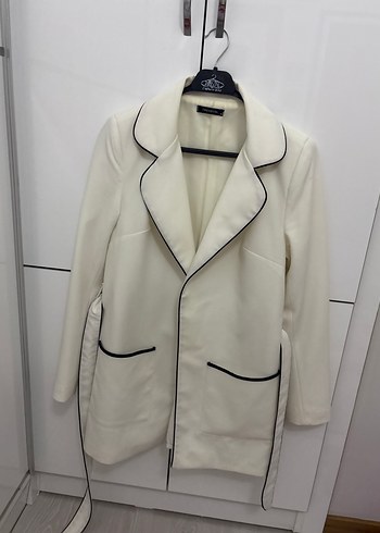 38 Beden Düğmeli Beyaz Midi Blazer