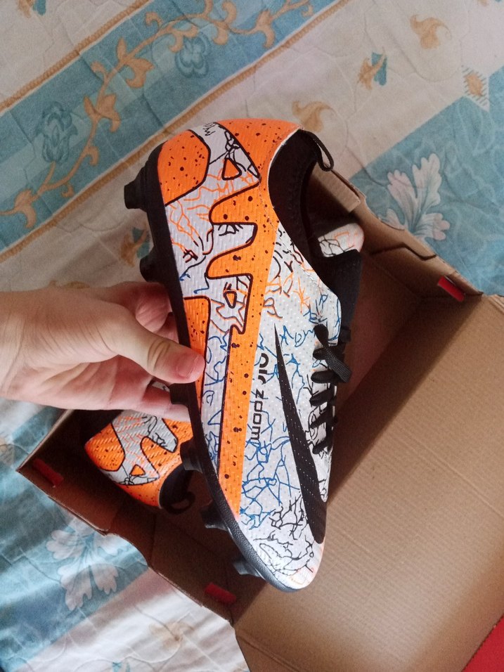 Renkli Erkek Futbol Ayakkabısı Velcro Detaylı - Görsel 2