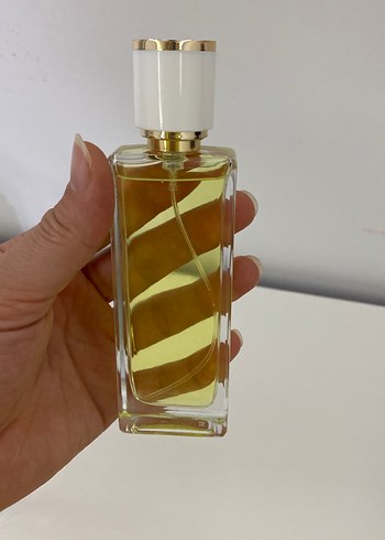 Şık Kadın Parfümü Beyaz Kapaklı - Görsel 3