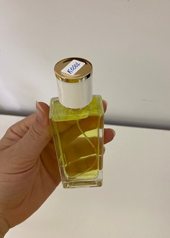 Şık Kadın Parfümü Beyaz Kapaklı - Görsel 2