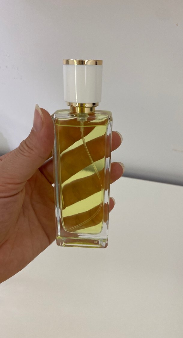 Şık Kadın Parfümü Beyaz Kapaklı - Görsel 3