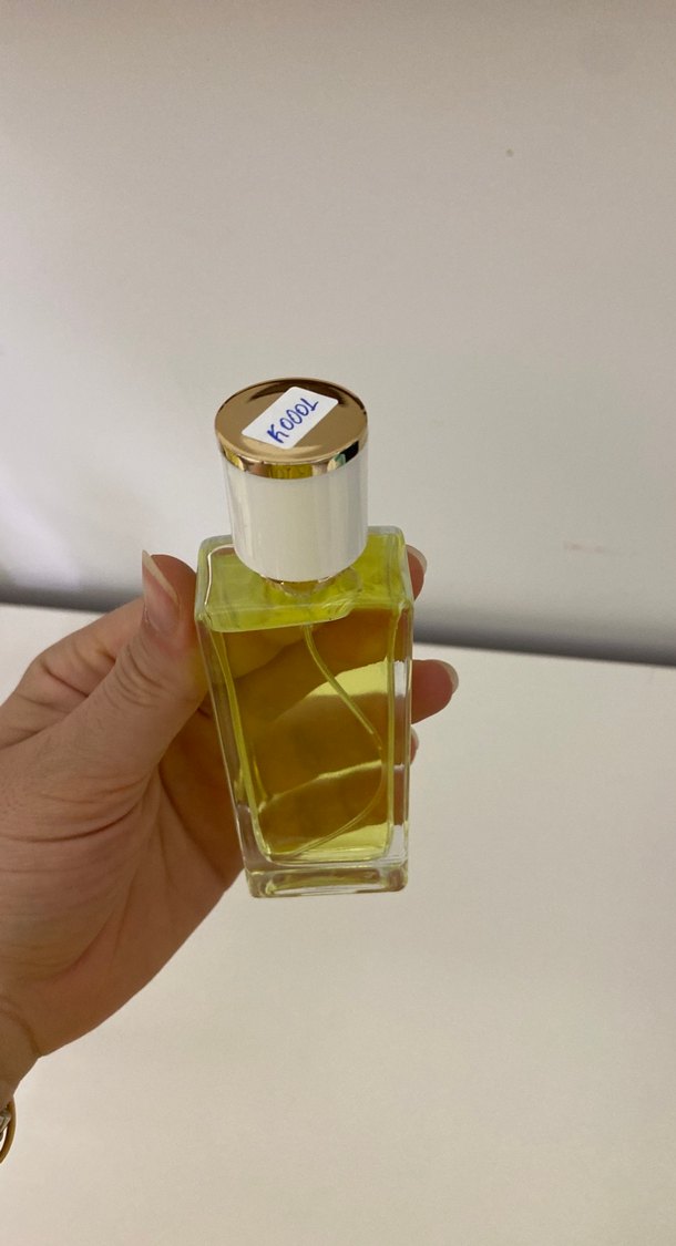 Şık Kadın Parfümü Beyaz Kapaklı - Görsel 2