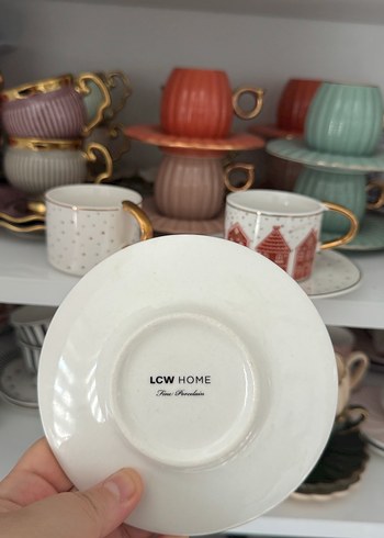 Altın saplı beyaz ev desenli fincan takımı - Görsel 3