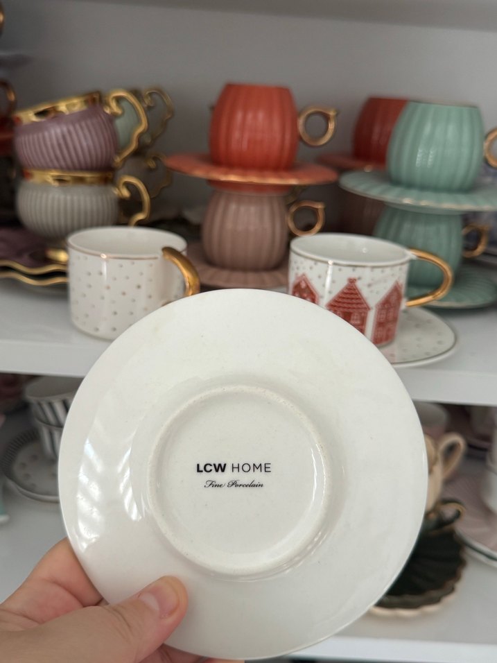 Altın saplı beyaz ev desenli fincan takımı - Görsel 3