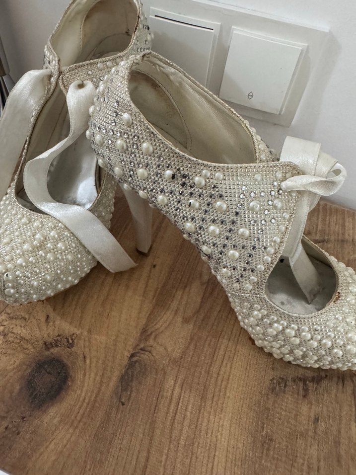 İnci İşlemeli Beyaz Vintage Topuklu Gelin Ayakkabısı - Görsel 3