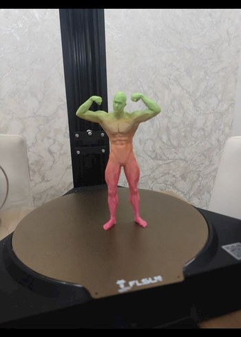 Kaslı Sporcu Figürü