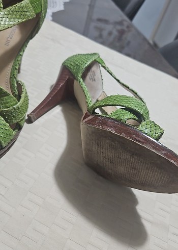 Enzo Angiolini Yeşil Parlak Yılan Desenli Dolgu Topuklu Kadın Ayakkabı