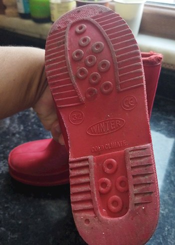 Kızlar için kırmızı kauçuk botlar markasını bilmiyorum saglamdir - Görsel 3